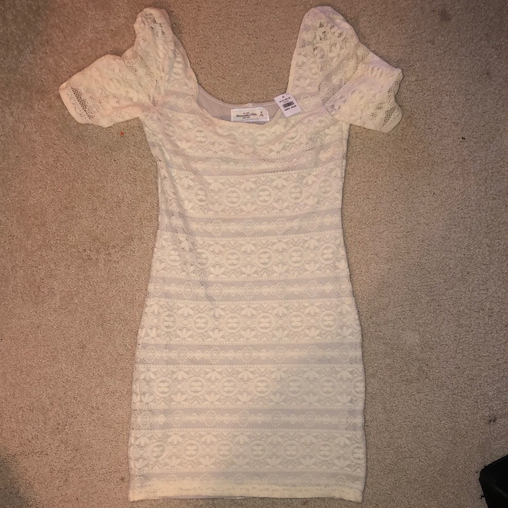 Abercrombie & Fitch. Medium. Cream Lace bodycon dress. NWT